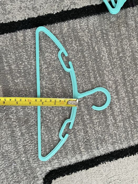 20 wieszaków na ubrania dla dziecka