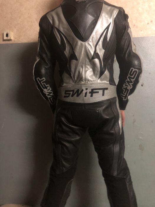 Мотокостюм