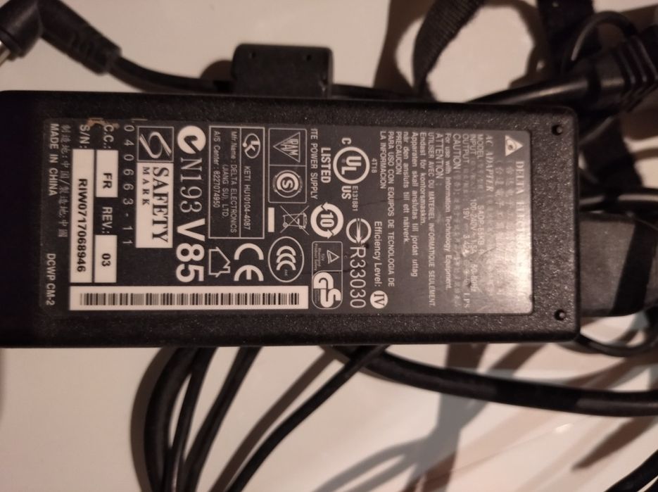 Зарядний пристрій для ноутбуків.