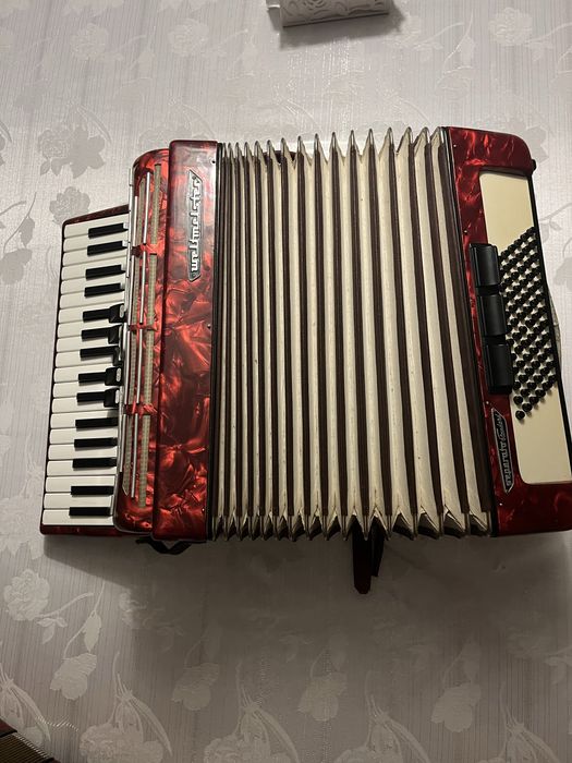 Akordeon Weltmeister seperato Standard 72 basy