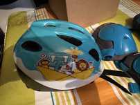 Conjunto capacete + proteções de joelhos e cotovelos