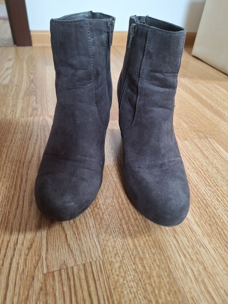 Buty/ kozaki/ botki  damskie na koturnie Graceland rozm. 39