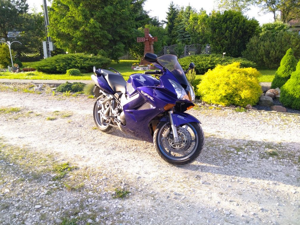 Honda vfr 800 v-tec