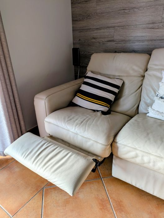 Sofá chaise longue em pele tons de creme