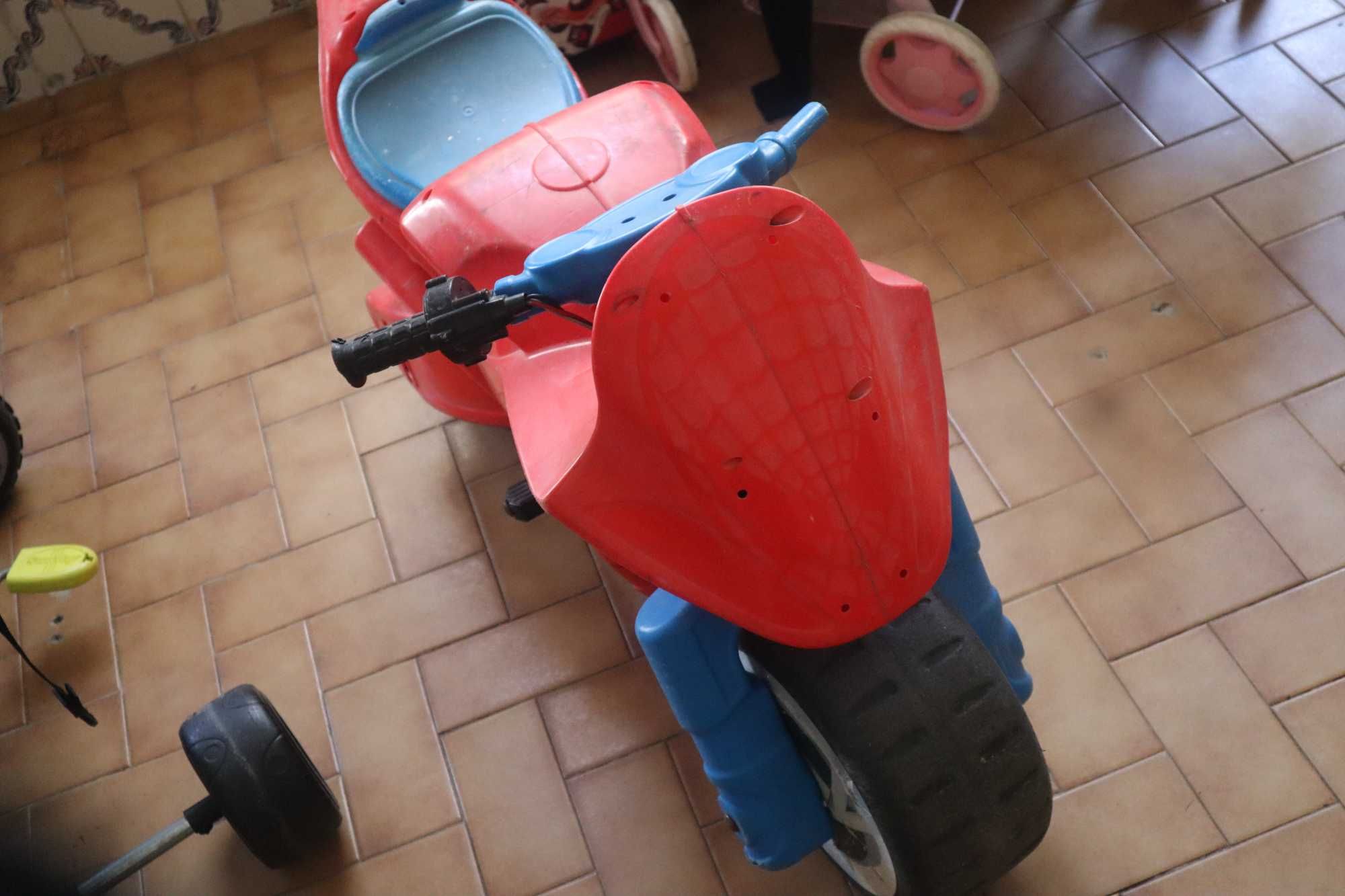 Motas de plástico infantil