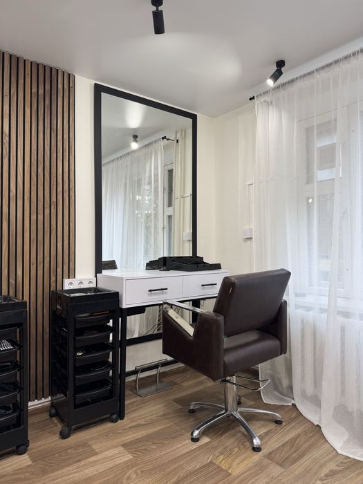 Оренда місця для перукаря / стиліста. Метро Святошино. Є ГЕНЕРАТОР!