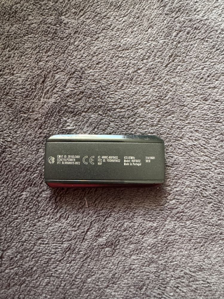Kluczyk Volvo Smart Key HUF8432 – w pełni sprawny, dobry stan wizualny