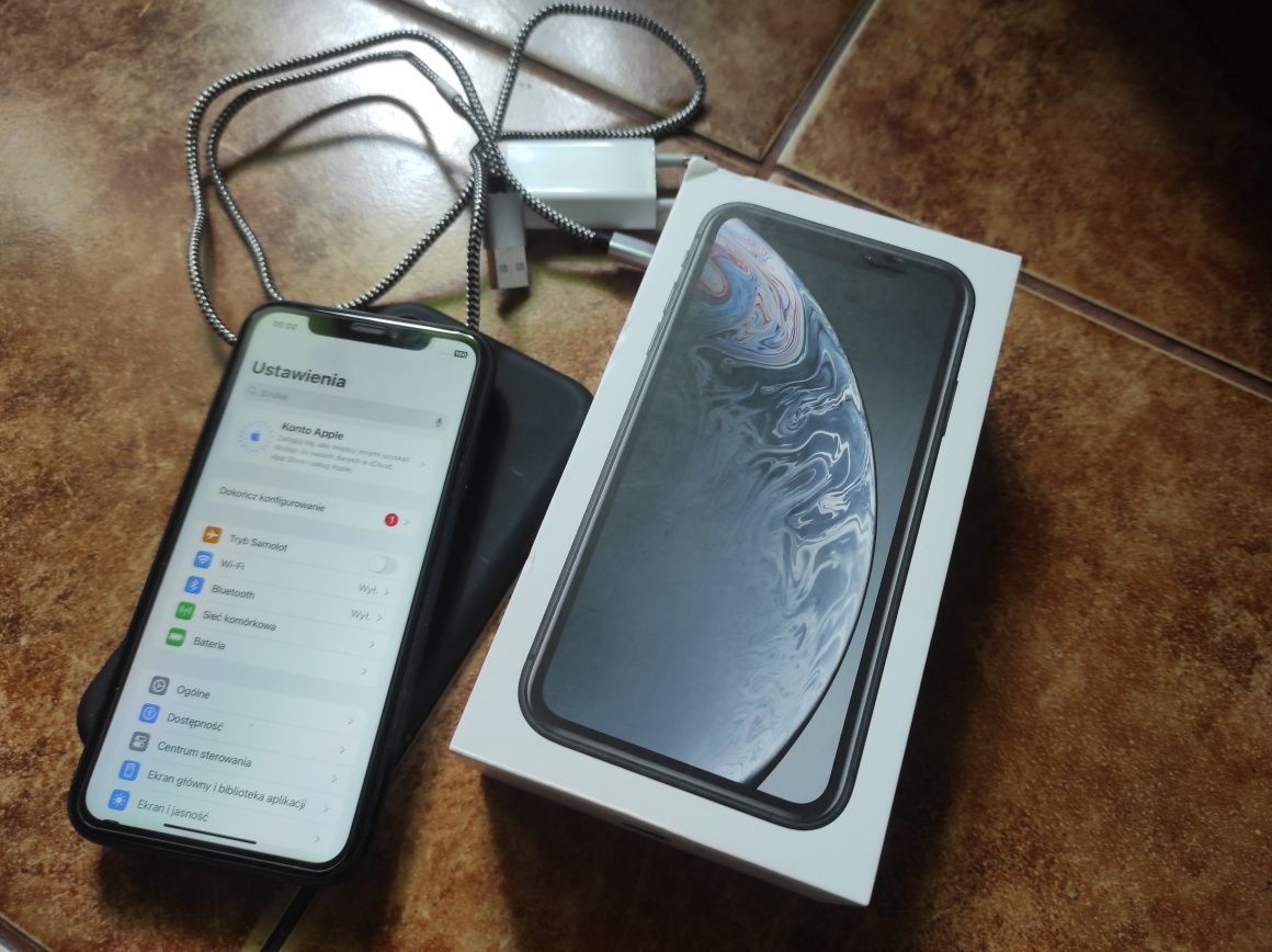 iPhone XR ekran bez rys, szklo ochronne, case