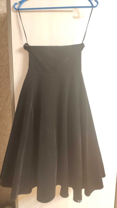 Нарядное платье из велюра на випускний