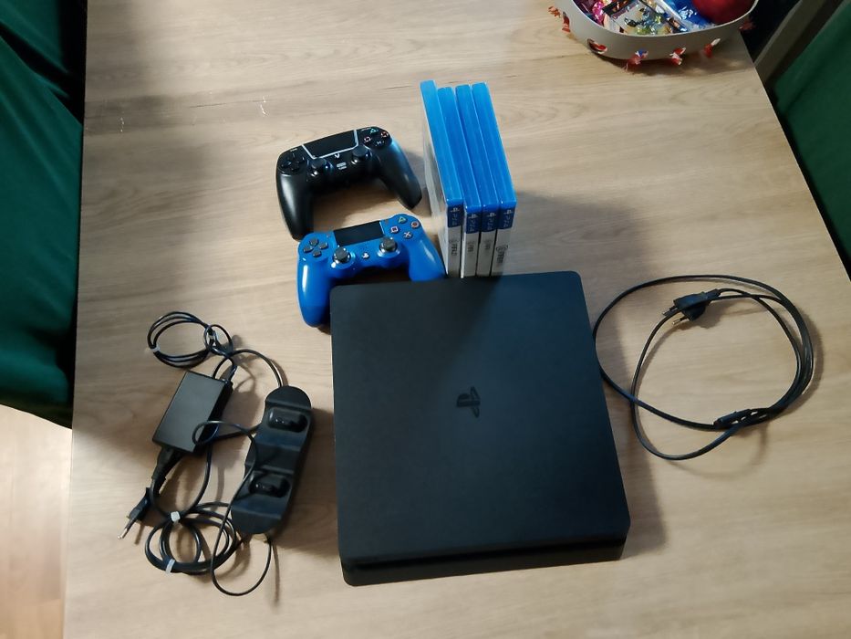 Konsola ps4 + gry