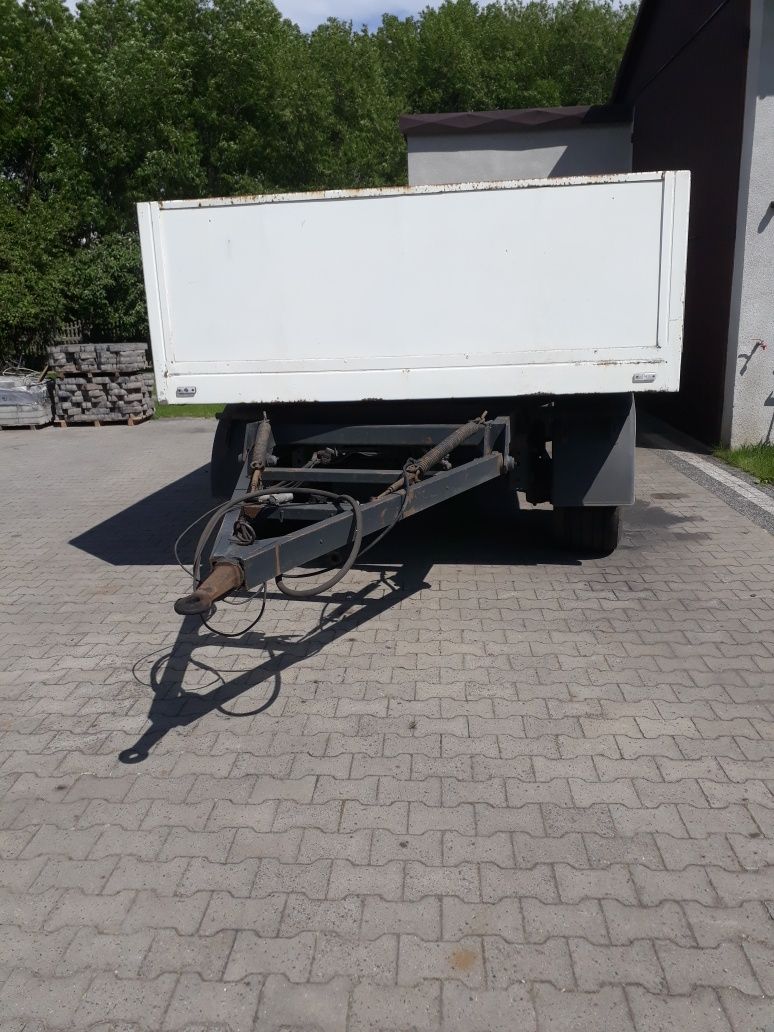 Przyczepa ciezarowa skrzyniowa