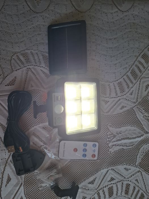 Lampa solarna na ogród , plac ,  dom  garaż