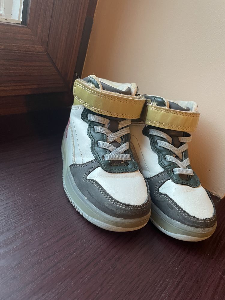 Trampki wysokie za kostkę na rzepę
