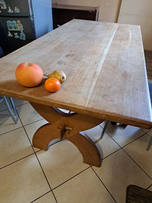 Stół do jadalni lub kuchni