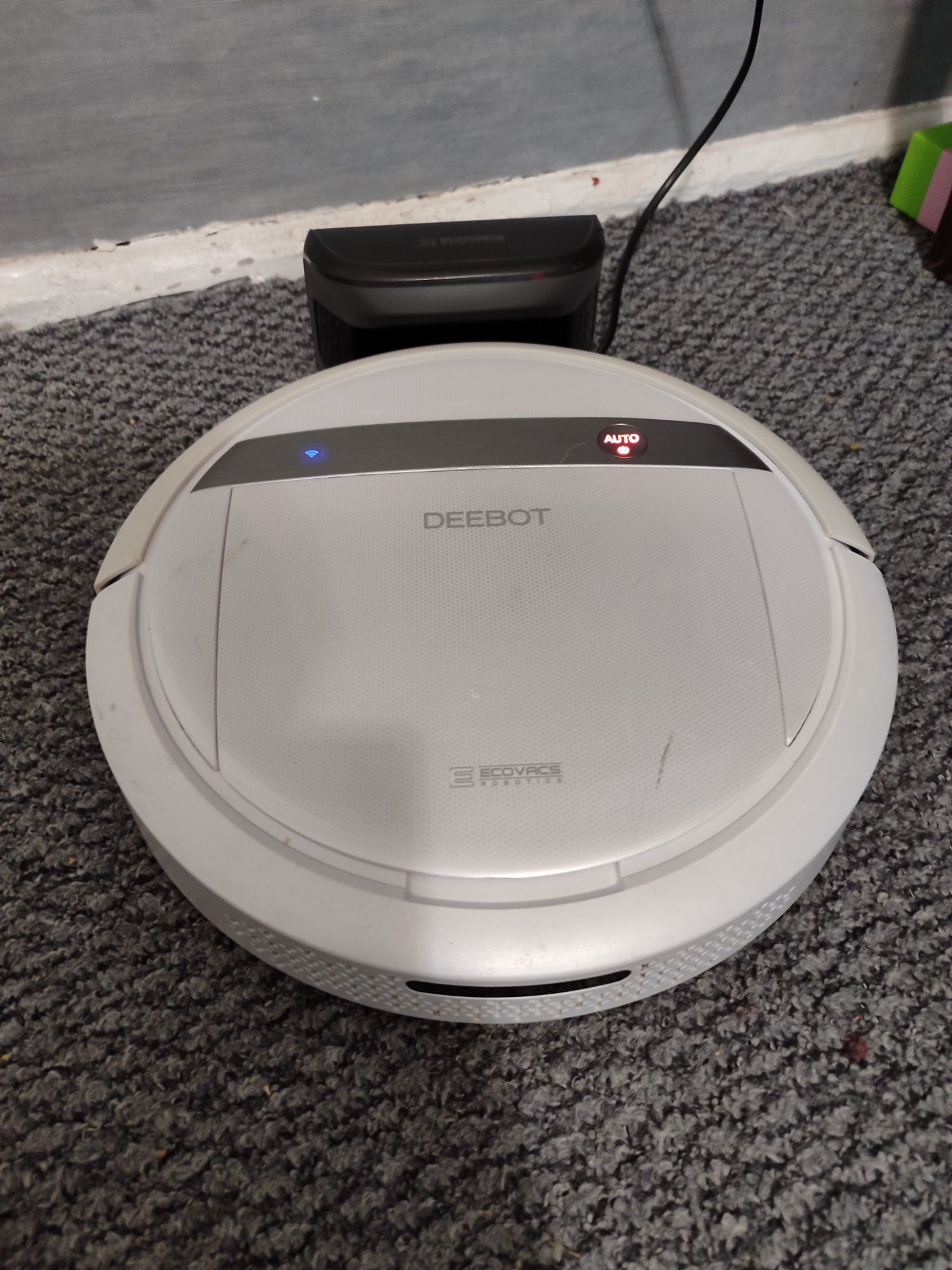 Робот пилосос Deebot
