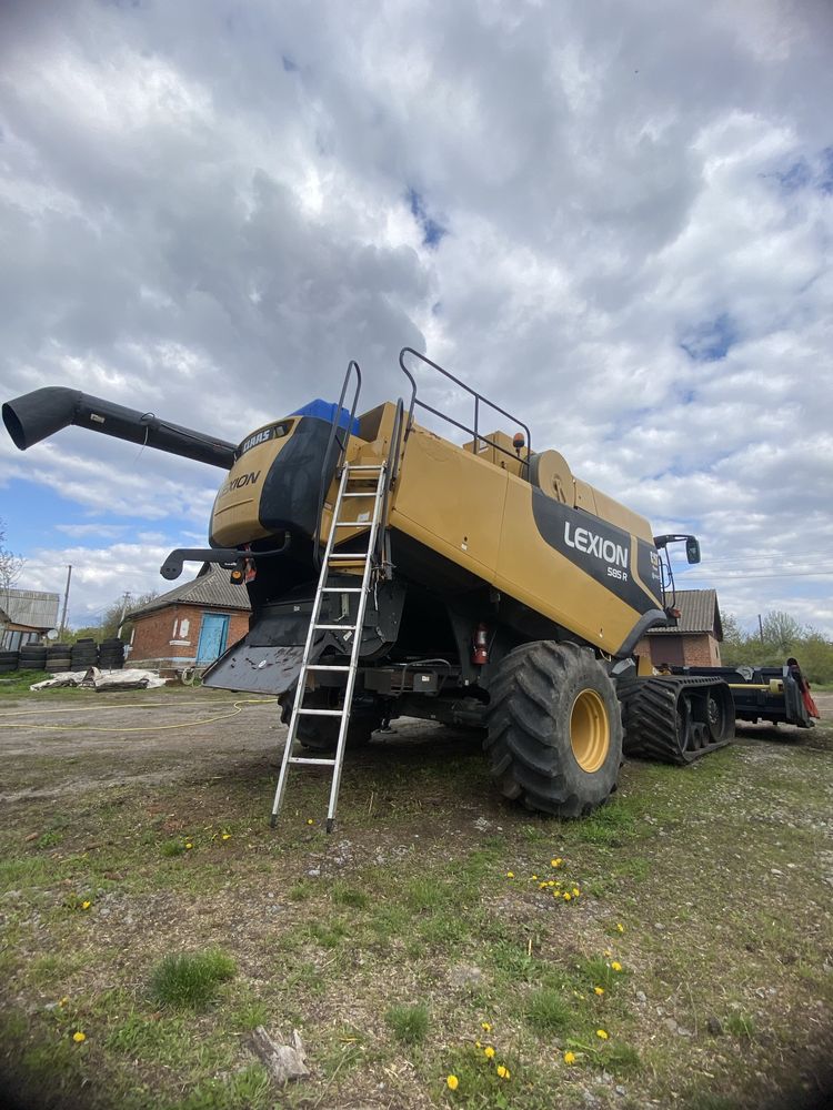 Продається Комбайн CAT Lexion 585R укомплектований трьома жатками