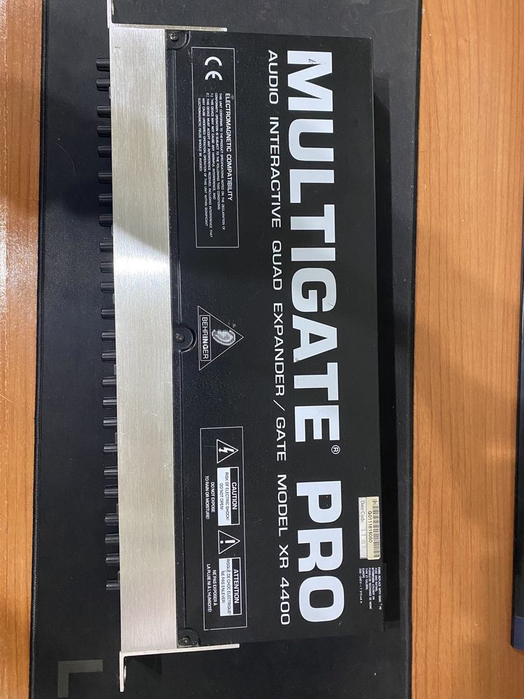 Behringer Multigate Pro XR4400