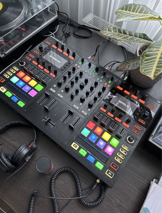 Dj Controller Traktor Control S8. Легенда в новом состоянии!