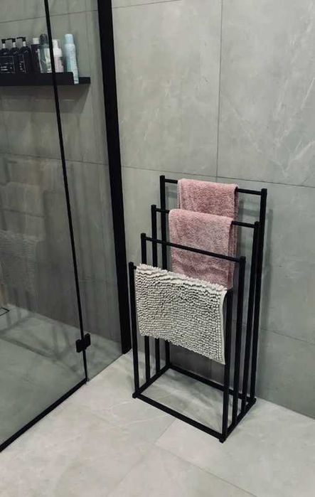 Stojak na Ręczniki Podłogowy Wieszak Łazienkowy Loft Czarny 4 Ramiona