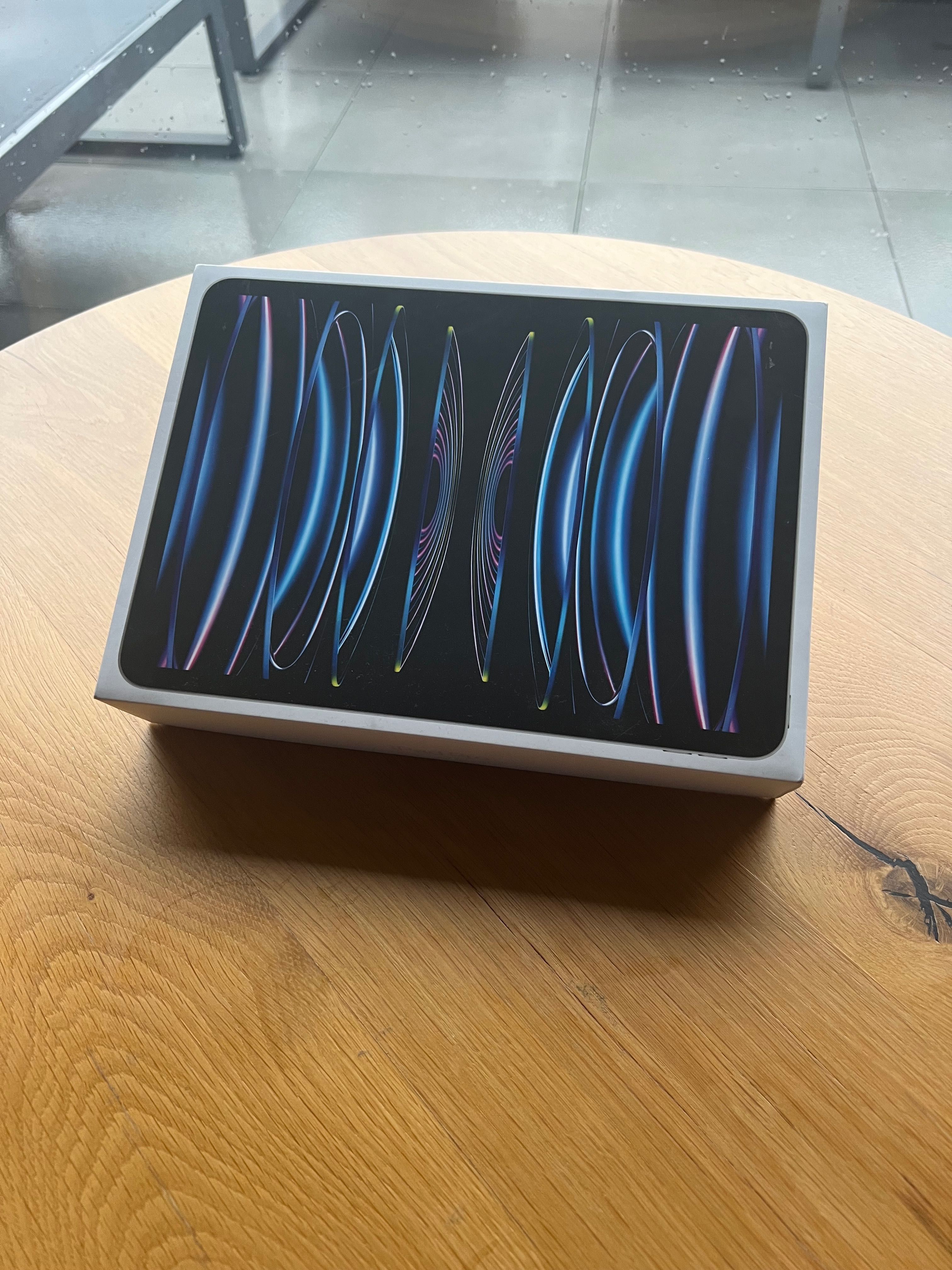 iPad PRO 11 4th generation 256 gb plus rysik