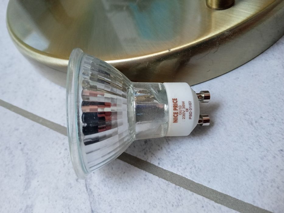 Lampa pokojowa.   .