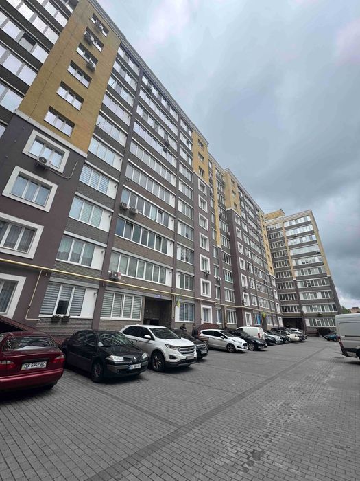 1к, новобудова біля парку і озера , мінімальне оформлення, поверх сер