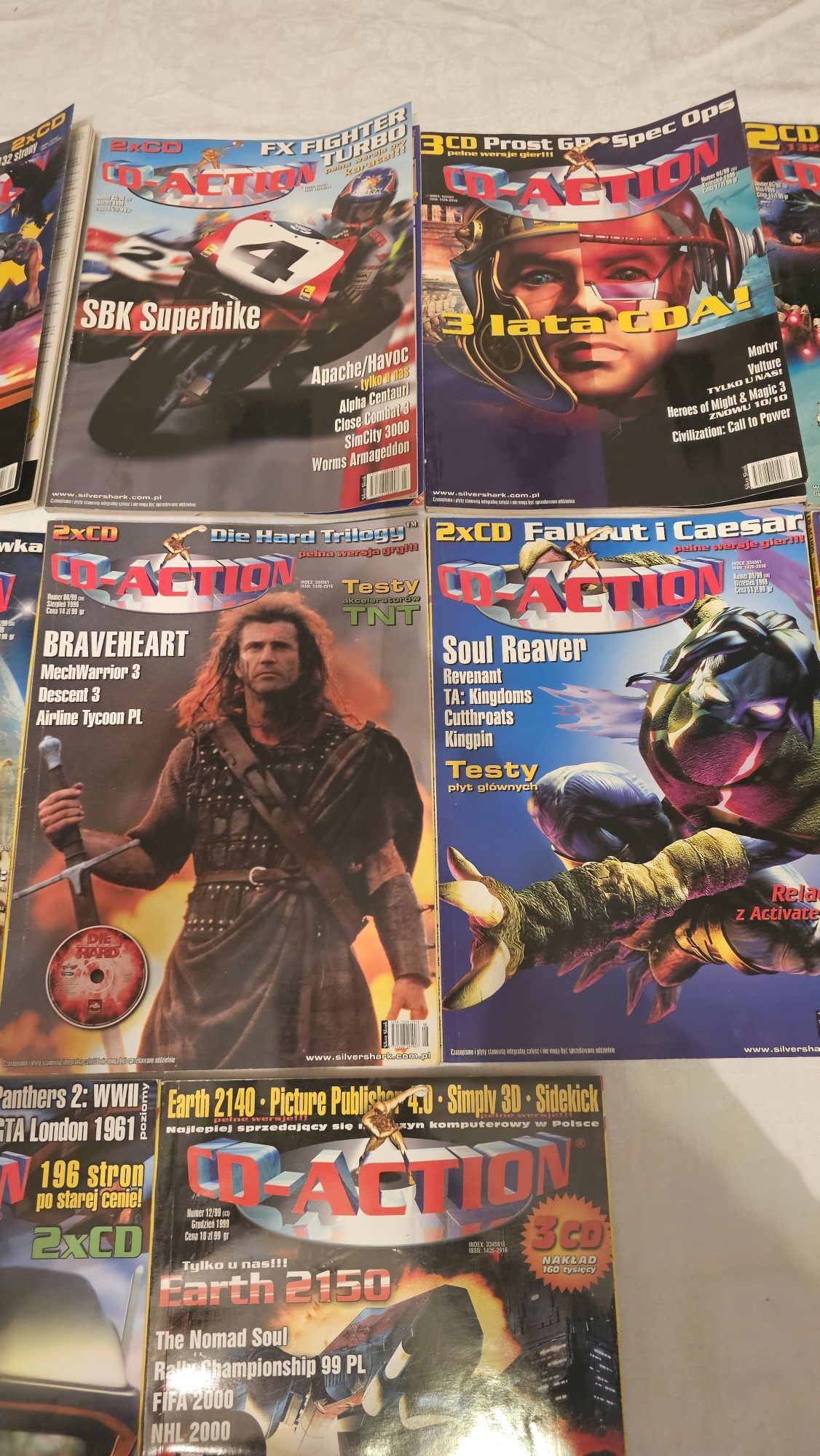 Sprzedam cały rocznik Cd-action z 1999 roku . 12 numerów .
