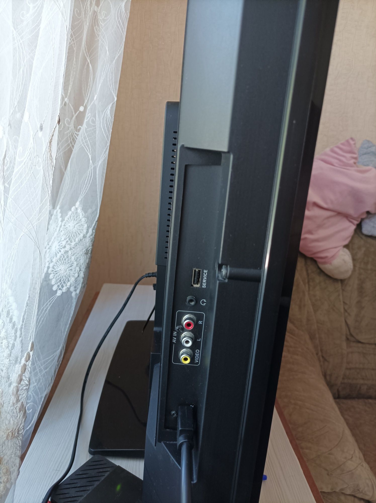 Продам телевизор Sharp LC-32S7E-BK