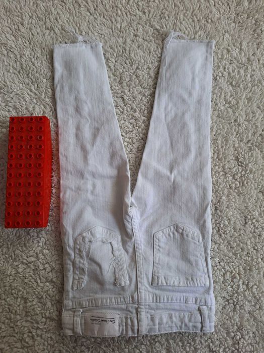 spodnie jeansowe- rurki dla dzieci: z dziurami i posnapane - Zara