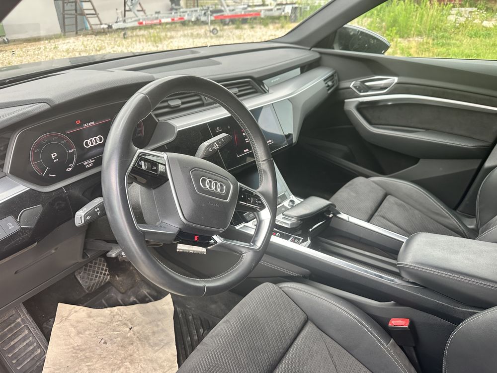 Audi E-tron Q8 50