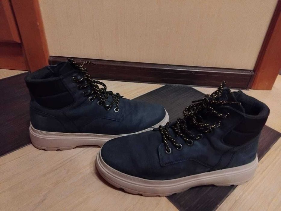 Взуття  ботинки 38 розміру Geox