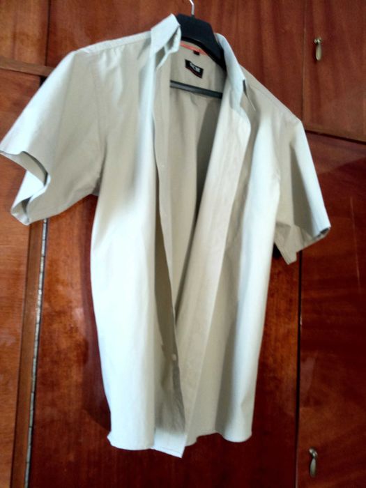 Чоловіча сорочка із коротким рукавом