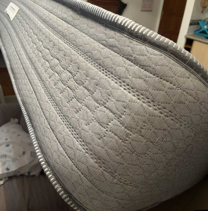 Colchão casal ( OPORTUNIDADE)