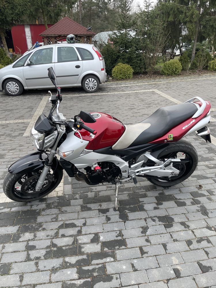 motocykl Suzuki GSR 600