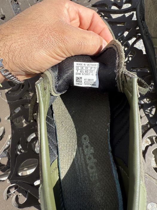 Sapatilhas Adidas em pele verde tropa