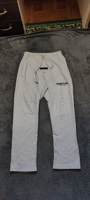 Спортивні штани essentials/ Спортивные штаны essentials

Сірі спортивн