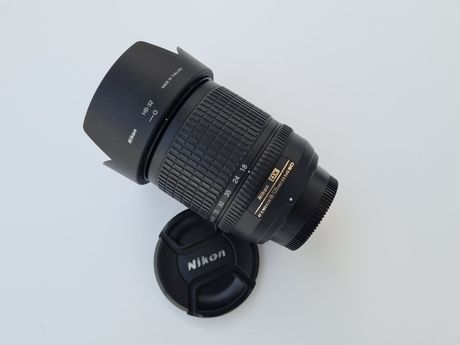 # Nikon DX AF-S NIKKOR  18-135mm 1:3.5-5.6 G EF - ładny