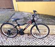Duas,,bicicletas
