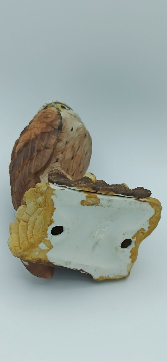 Porcelana nie szkliwiona Figurka Ptaka drapieżnego h 20 cm