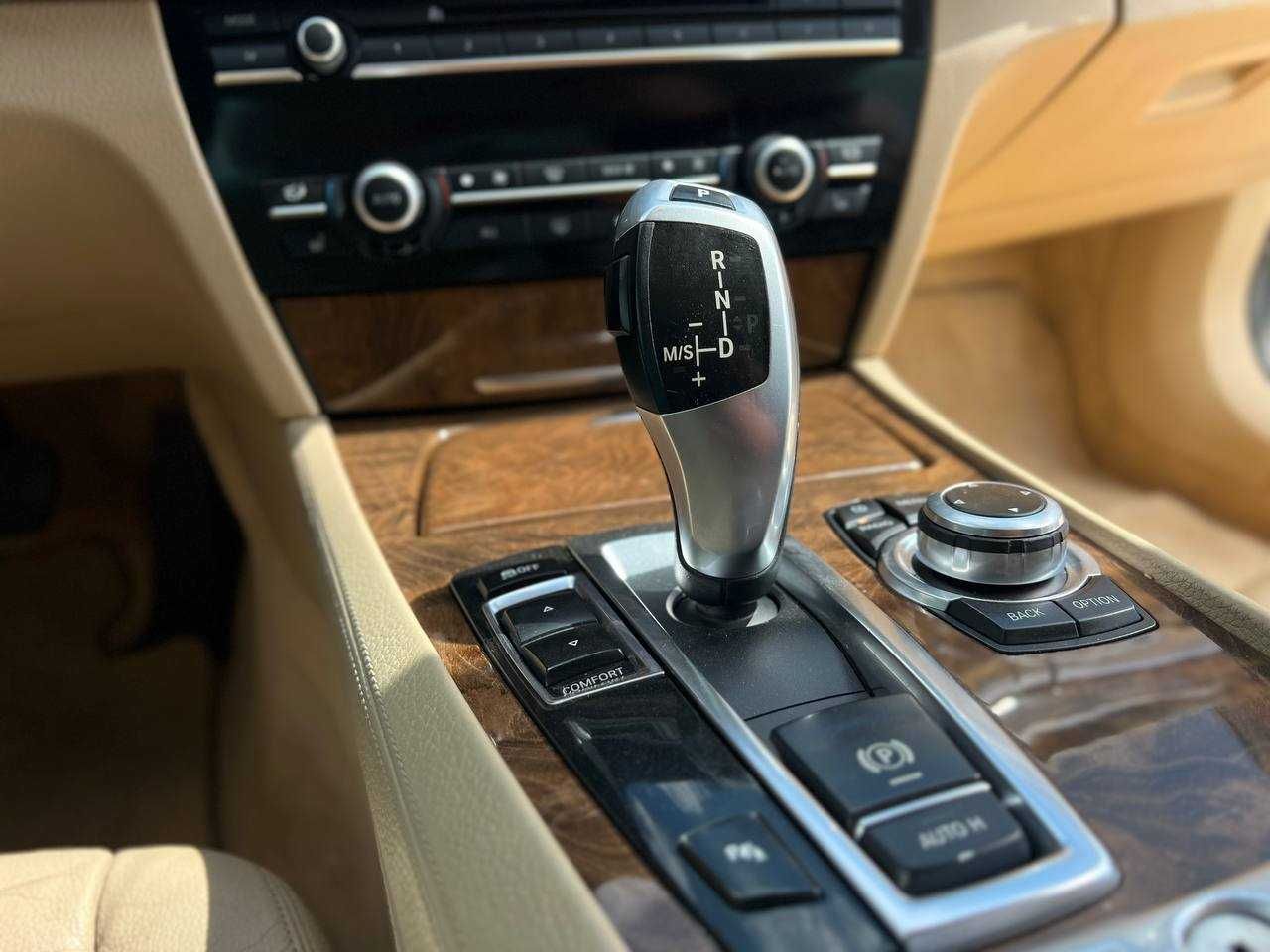 BMW 740i обслужена