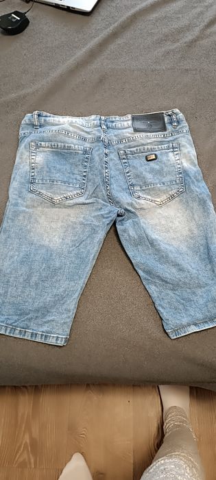 Продам джинсові шорти