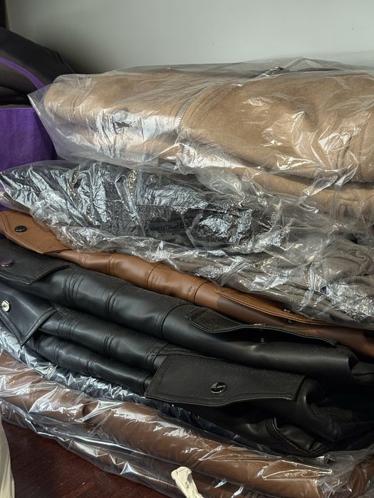 Розпродаж нового жіночого одягу