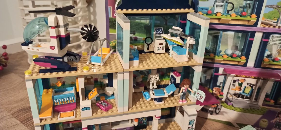 LEGO Friends zestaw 41318 Szpital kompletny