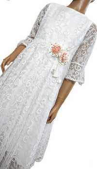 Biała koronkowa sukienka r.164