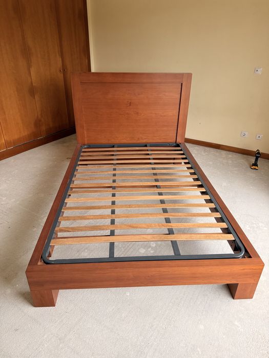 Cama de Solteiro de Madeira Maciça c/ estrado incluído