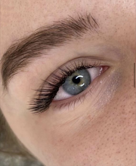 Нарощування вій та фарбування брів