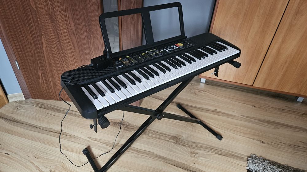 Keyboard YAMAHA PSR-F52