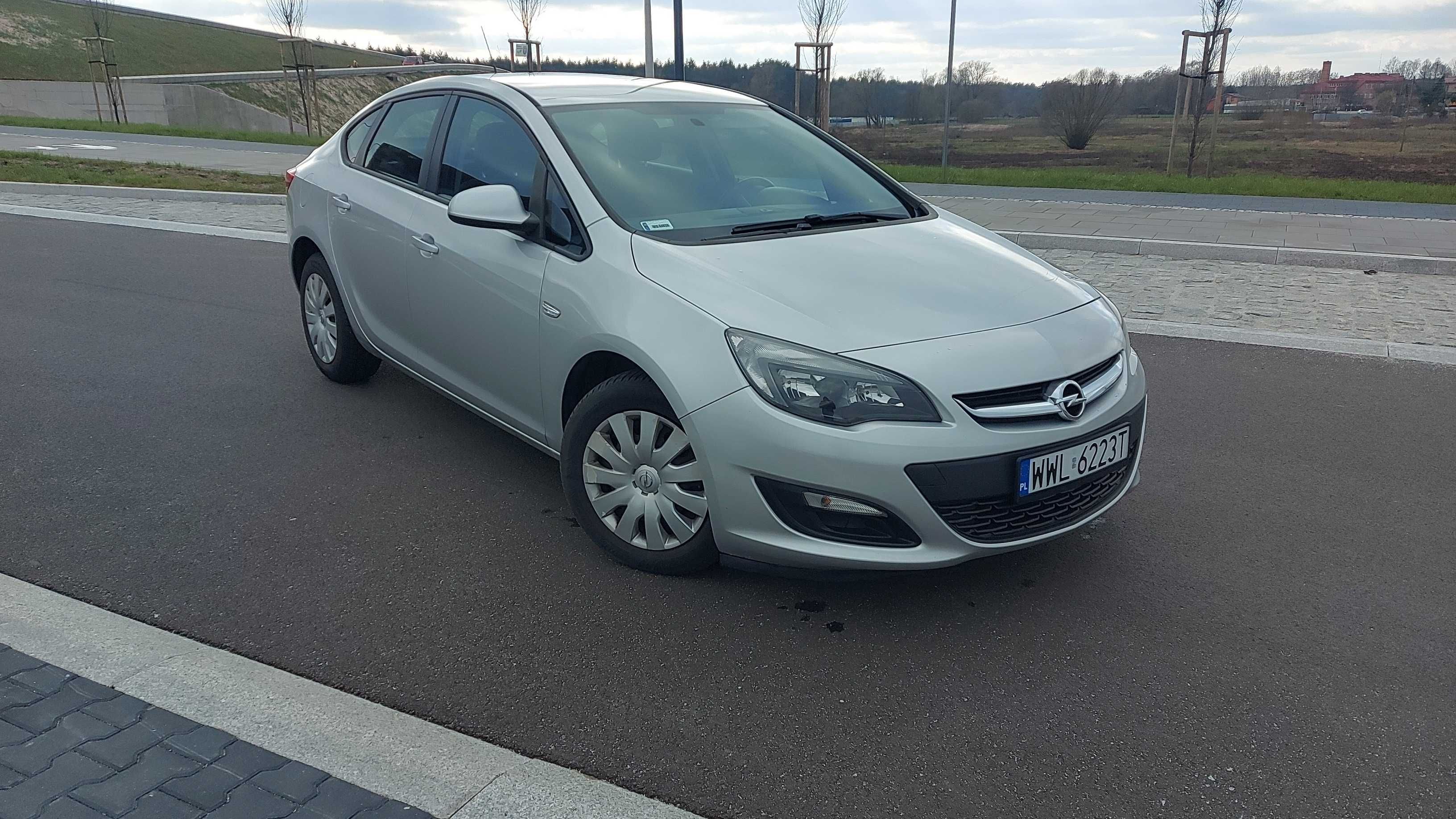 Opel Astra J 4 1.6