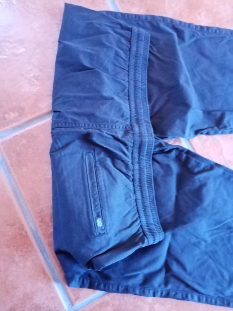Calças desportivas novas