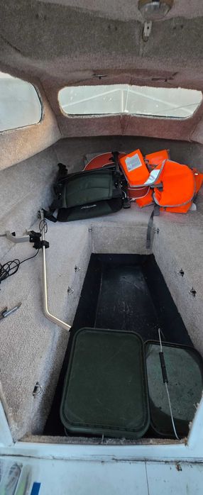 Łódź motorowa kabinowa 4,2 m SPRZEDAM, mariner/yamaha 1986r. Sprawna.